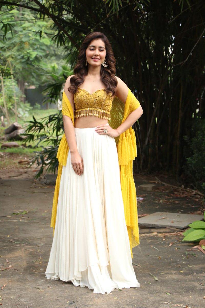 Raashi Khanna New Photos