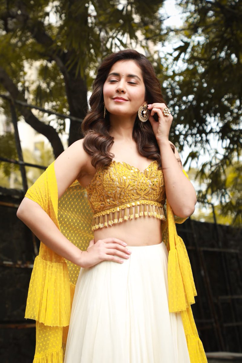 Raashi Khanna New Photos