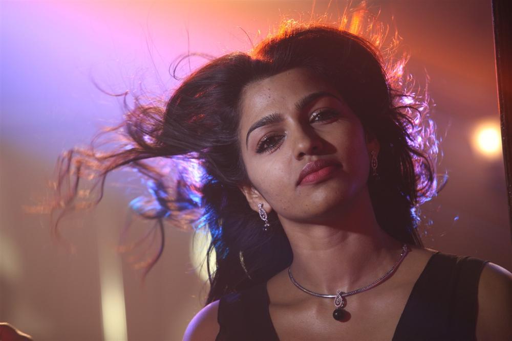 Thiranthidu Seese Tamil Movie Stills | Dhansika
