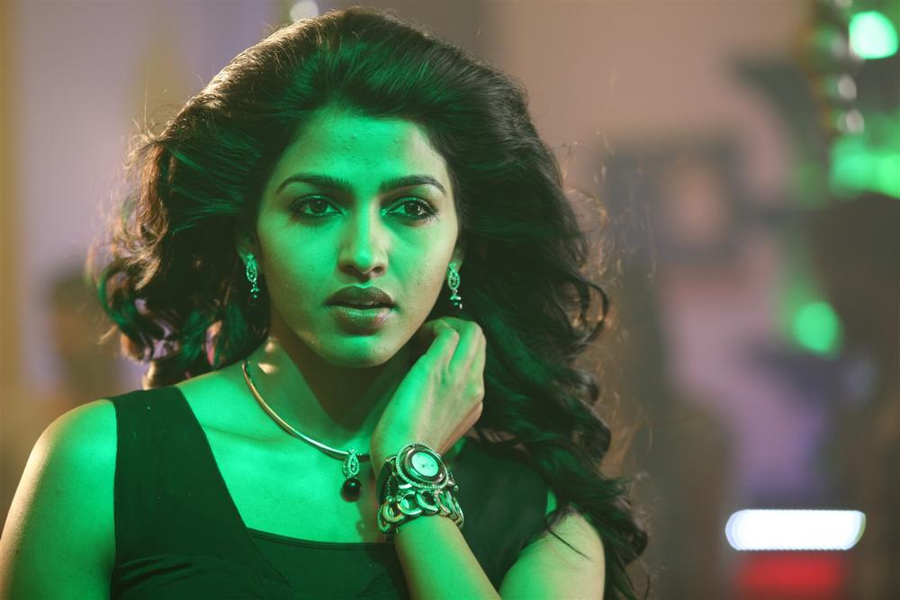 Thiranthidu Seese Tamil Movie Stills | Dhansika