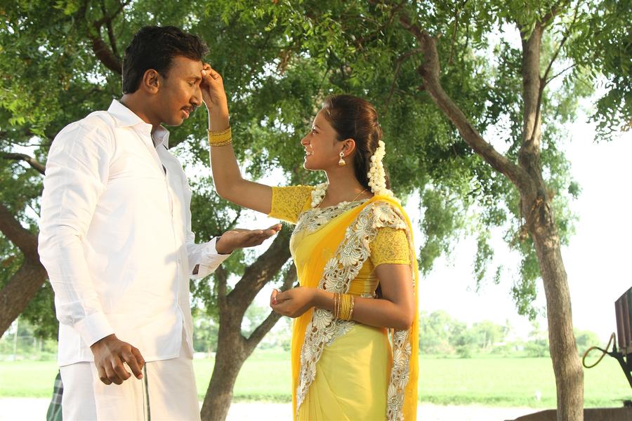En Kadhali Seen Podura Fresh Images.