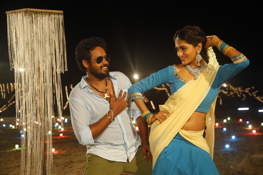En Kadhali Seen Podura Fresh Images.