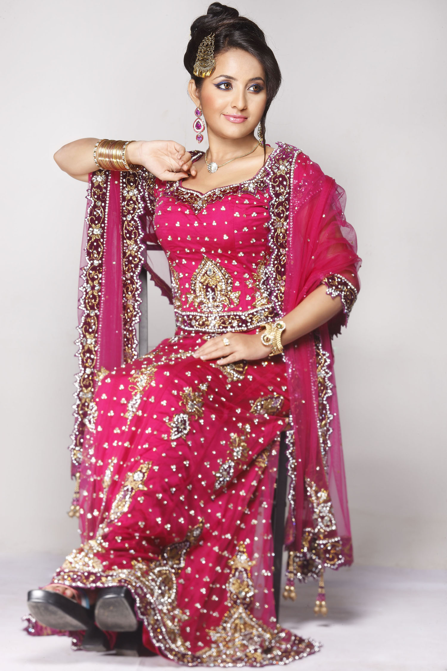 Checkout the Actress Bhama Cute Photoshoot images