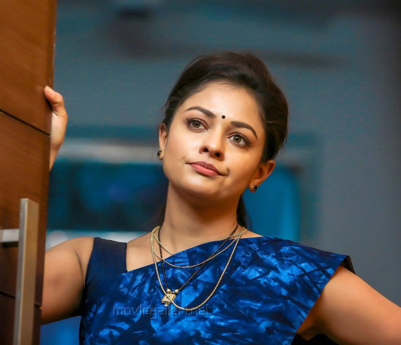 Pooja Kumar Recent Pics.