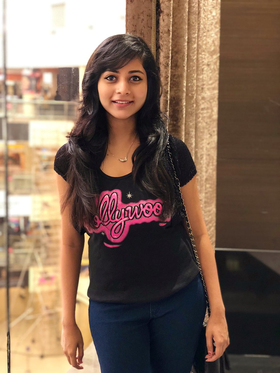 Suza Kumar glamorous pictures.