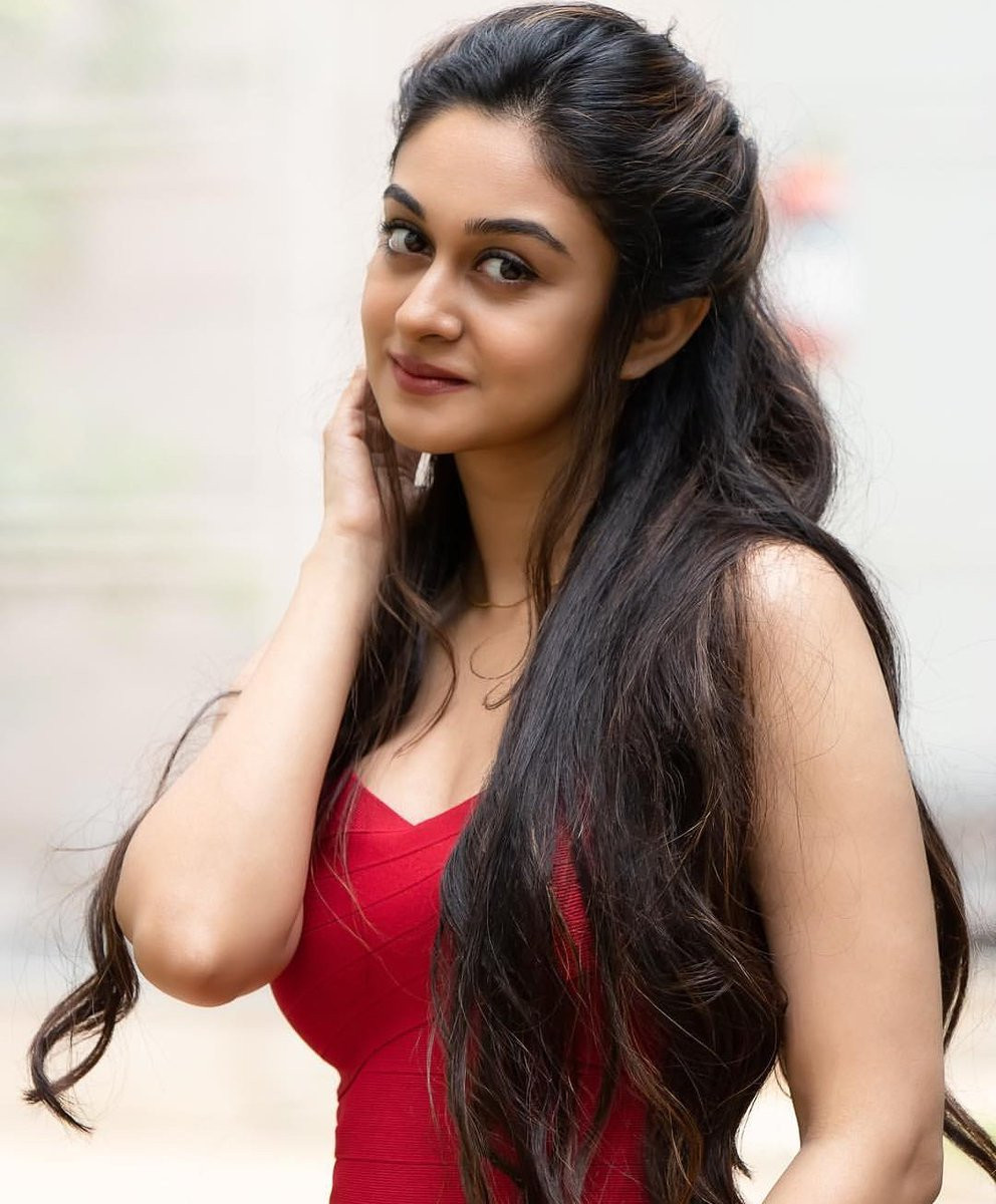 Aishwarya Arjun Sizzling Pics.