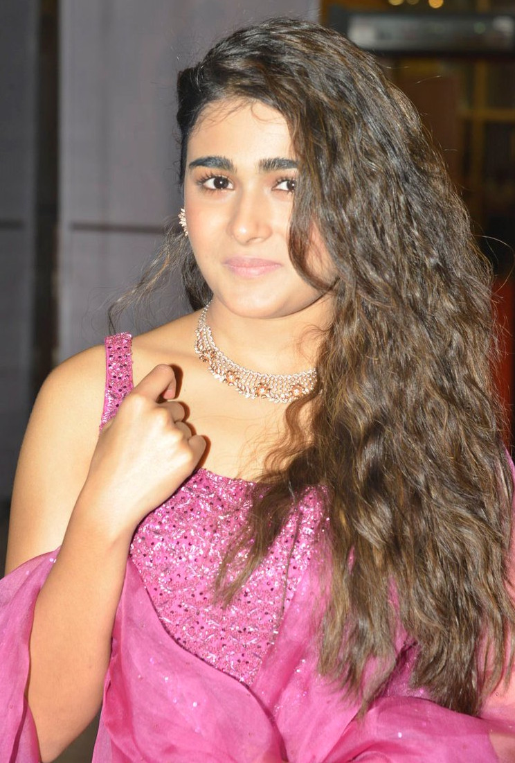 Shalini Pandey Pretty Pics.