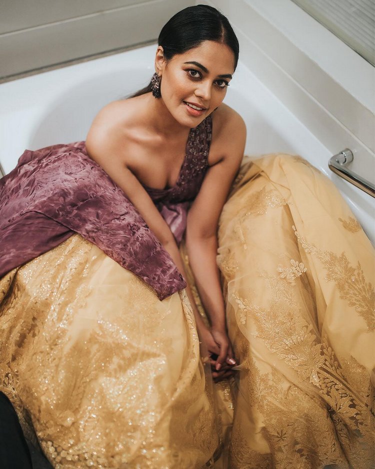 Bindu Madhavi New Stills.