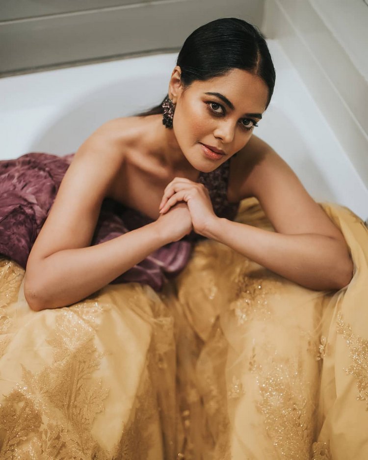 Bindu Madhavi New Stills.