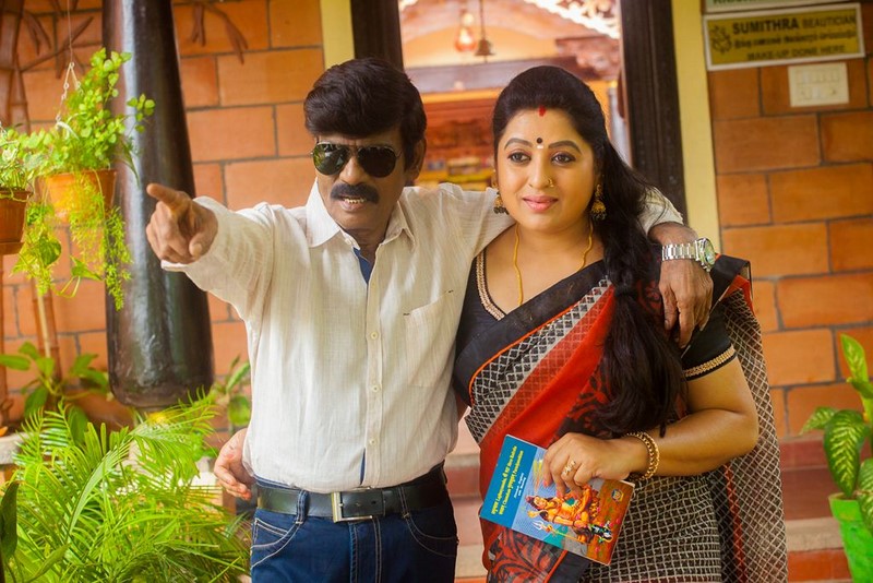 Goundamani and Sana Stills from Enakku Veru Yengum Kilaigal Kidaiyathu Tamil Movie
