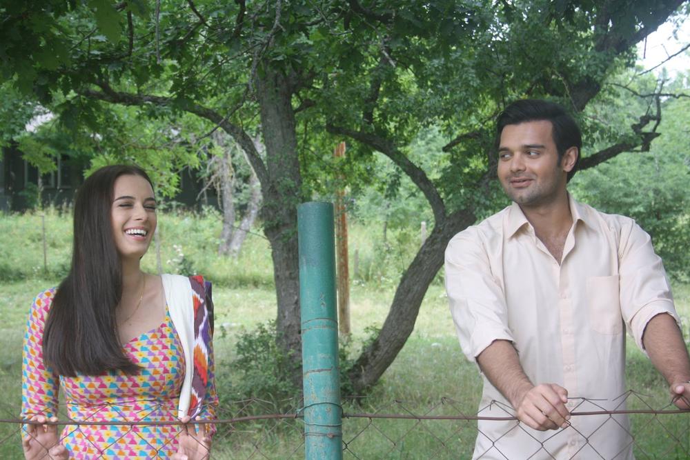 Ishqedarriyaan Hindi Movie Stills | Mahakshay Chakraborty, Evelyn Sharma