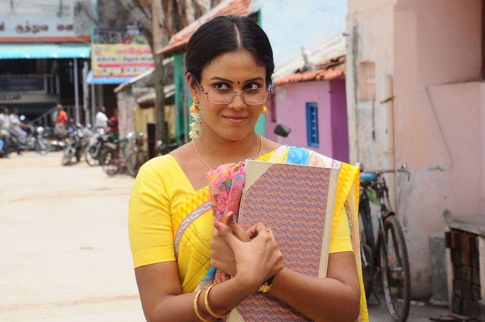 Kaadhal Munnetra Kazhagam Stills.