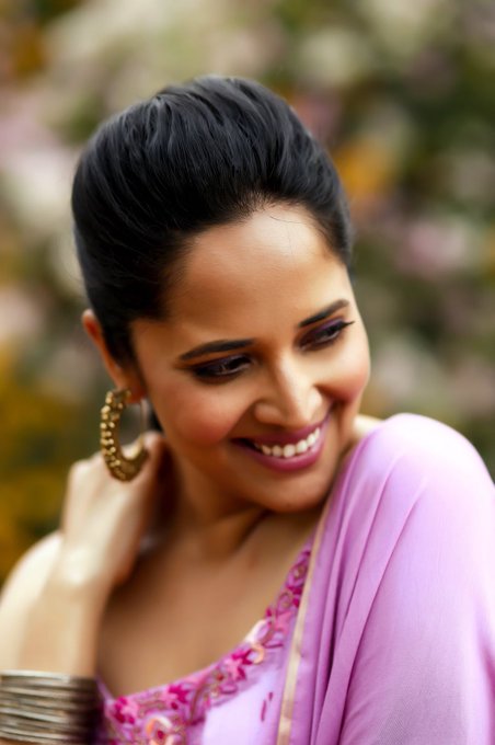 Anusuya Bharadwaj Amazing Stills.