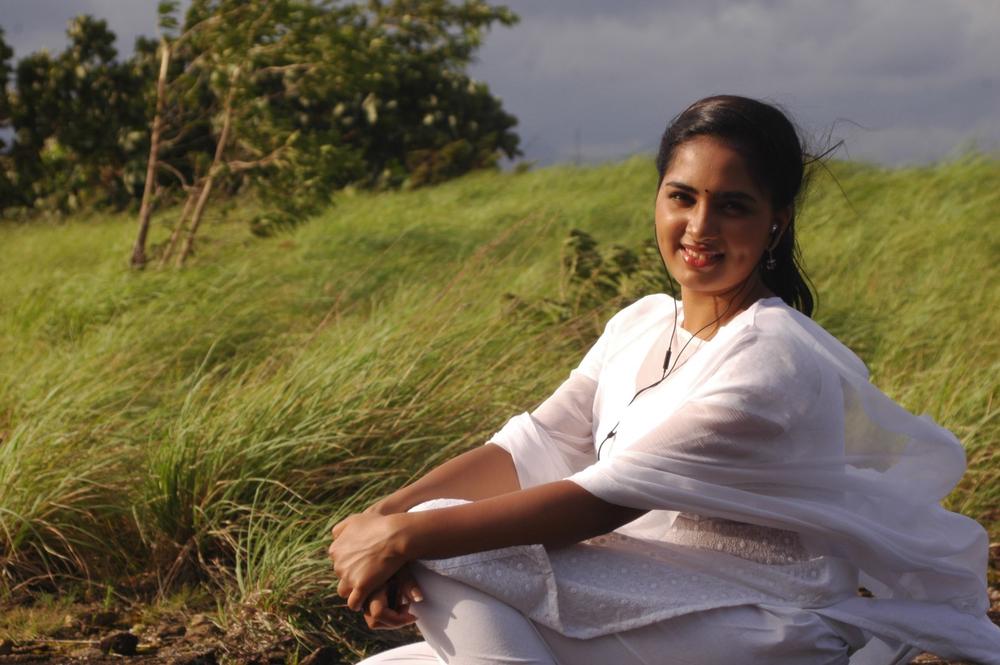 Actress Shrushti Dange Stills from Puriyatha Aanandham Puthithaga Aarambam Tamil Movie