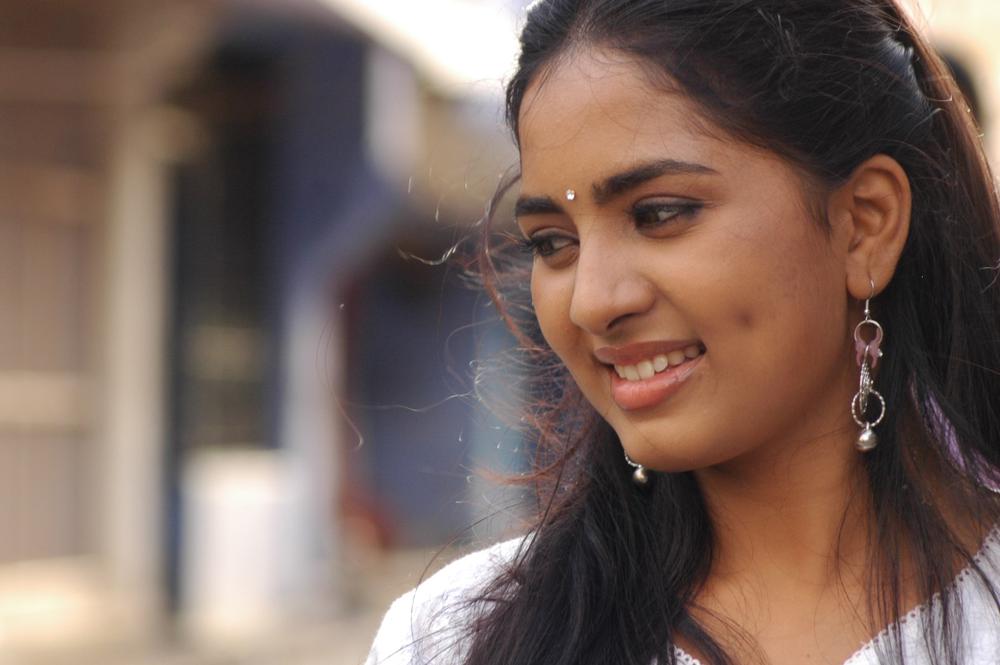 Actress Shrushti Dange Stills from Puriyatha Aanandham Puthithaga Aarambam Tamil Movie