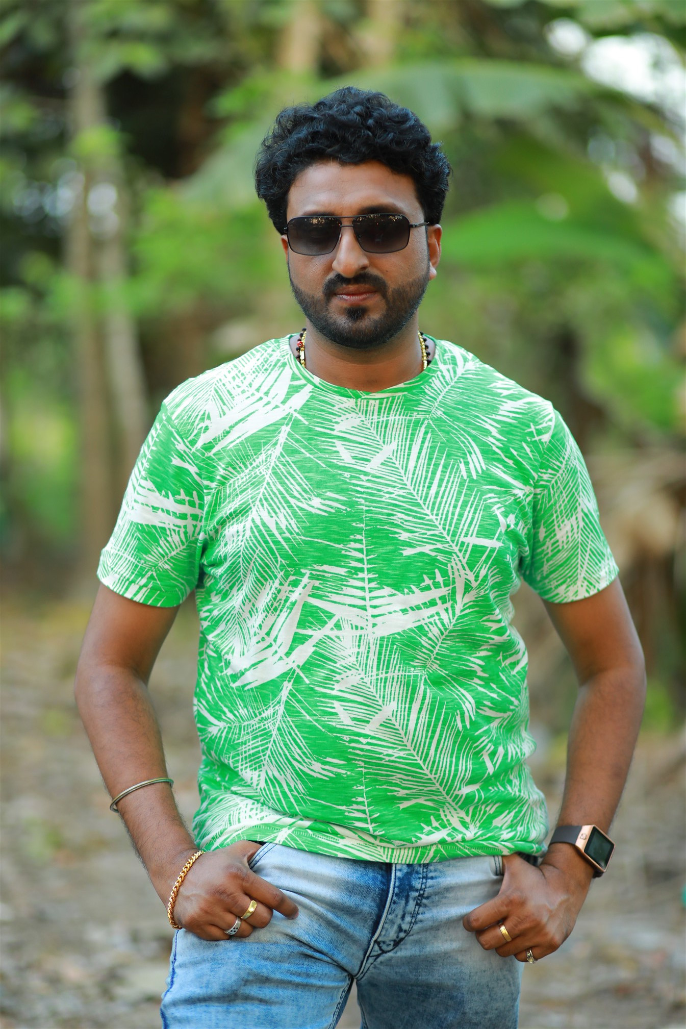Ithu En Kaadhal Puthagam New Photos.