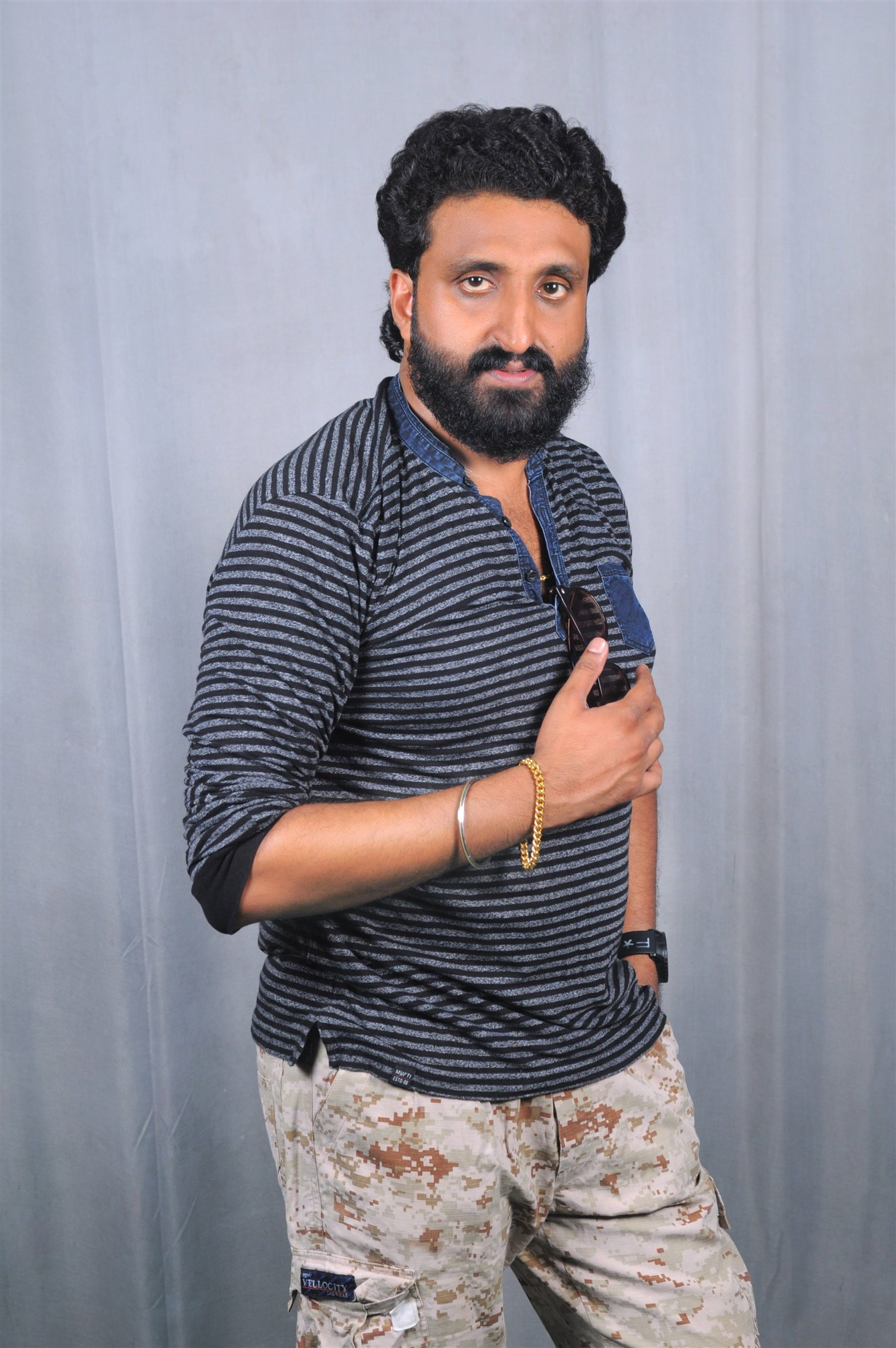 Ithu En Kaadhal Puthagam New Photos.