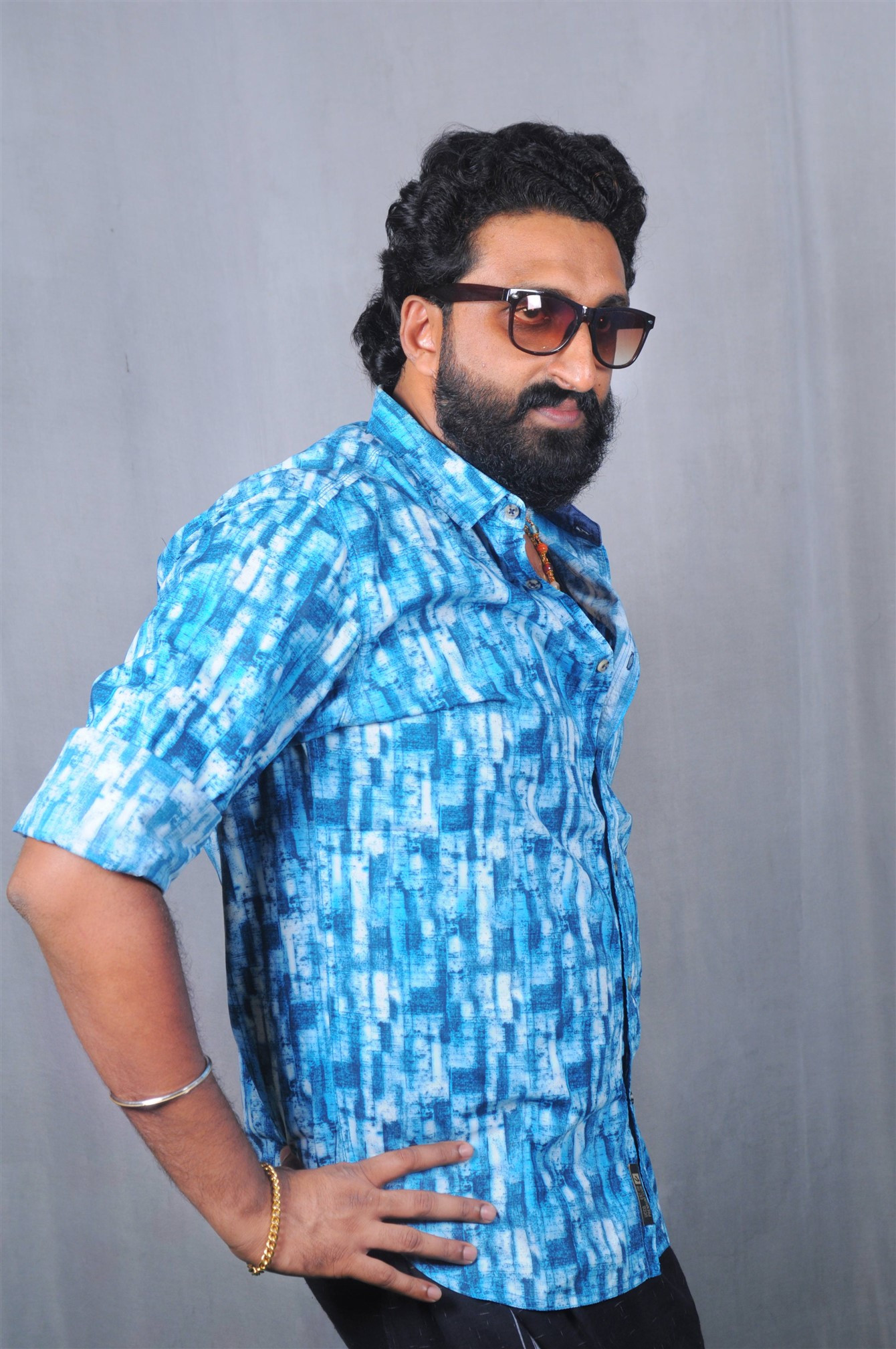 Ithu En Kaadhal Puthagam New Photos.