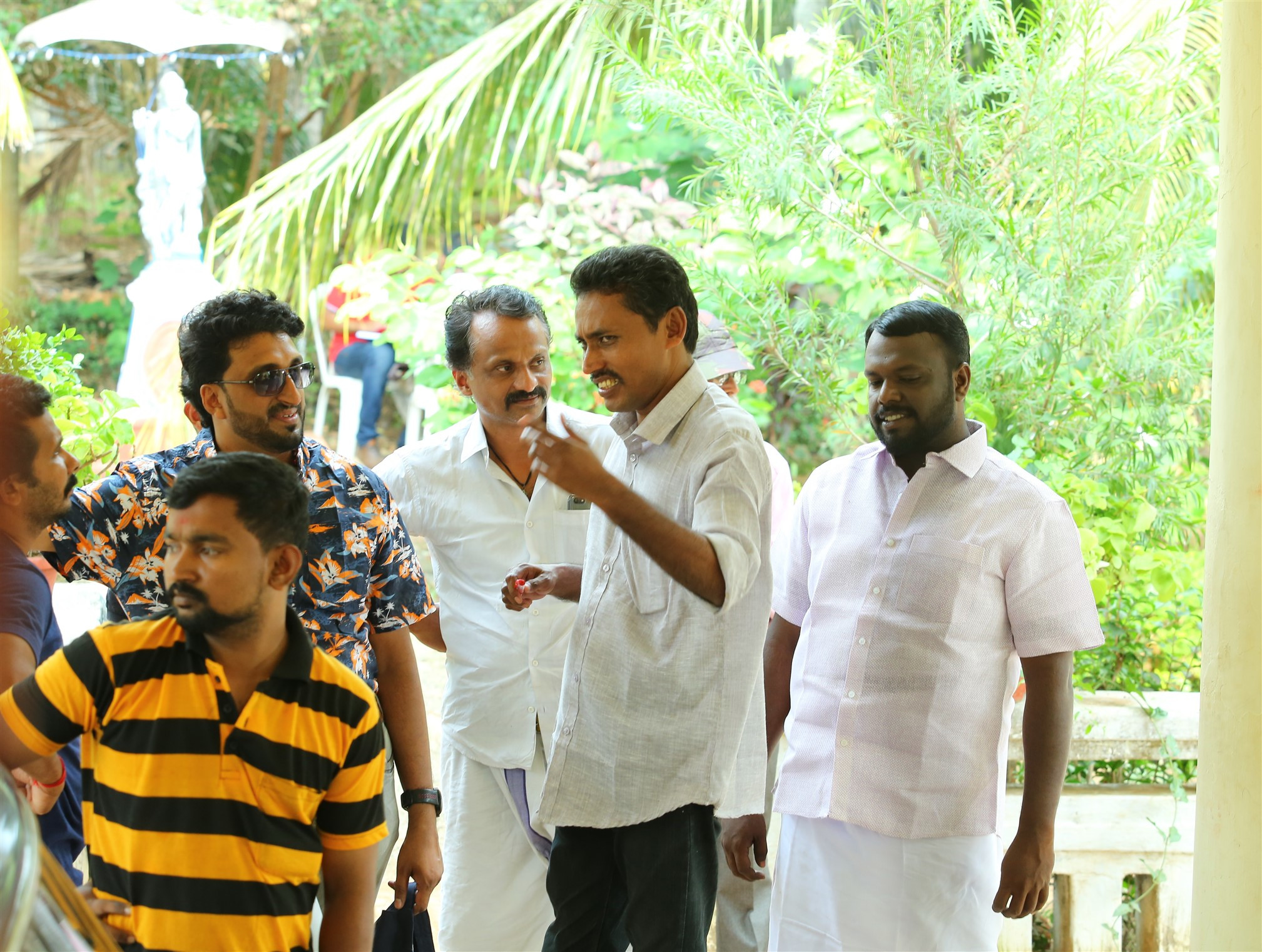 Ithu En Kaadhal Puthagam New Photos.
