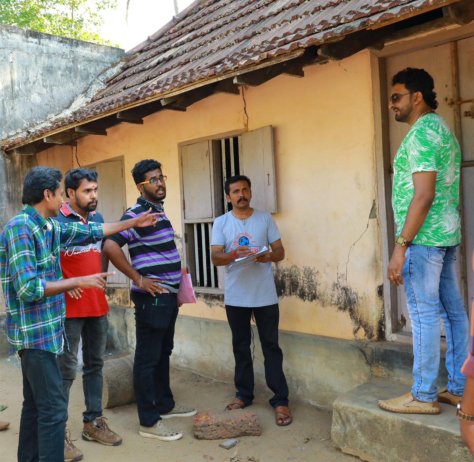 Ithu En Kaadhal Puthagam New Photos.