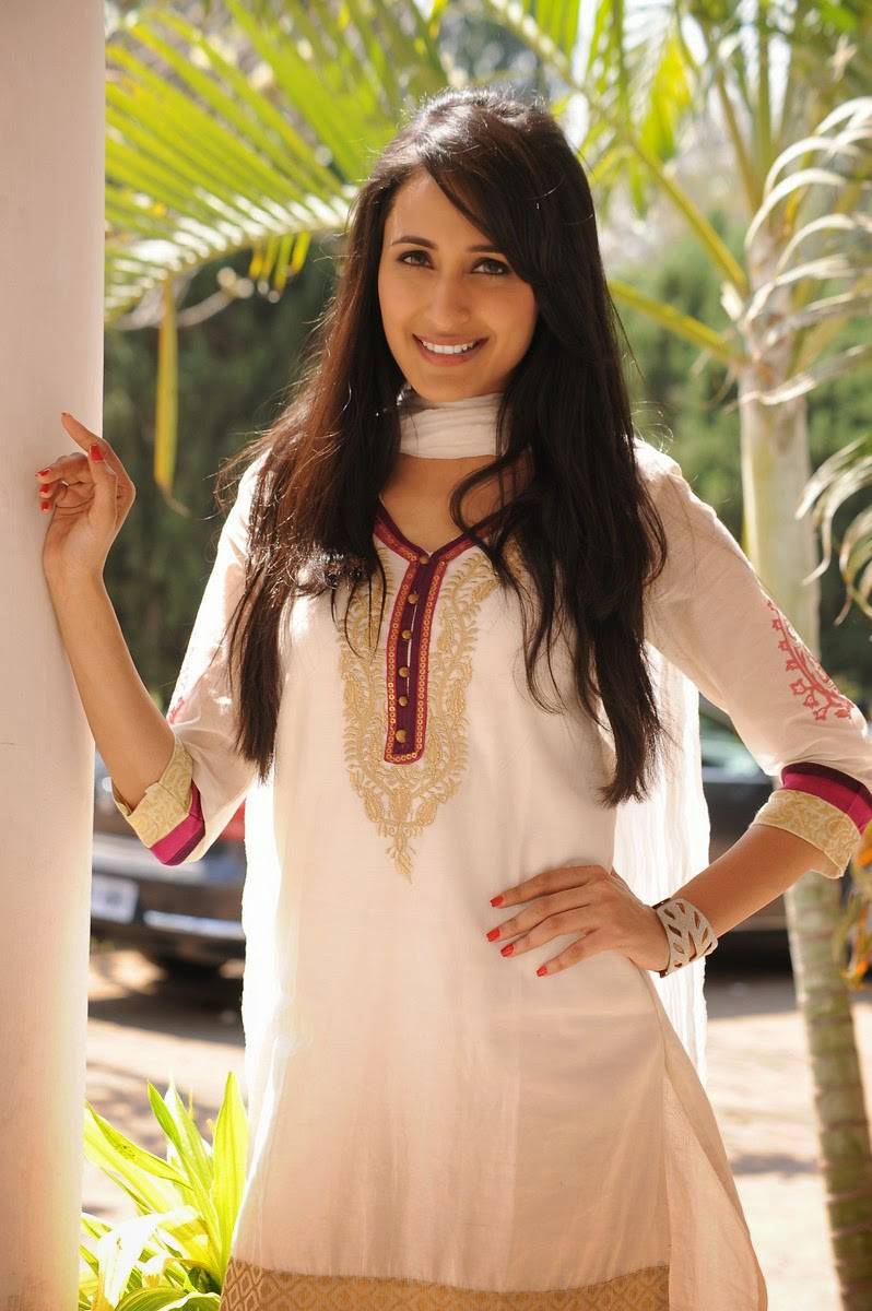 Actress Pragya Jaiswal Stills from Mirchi Lanti Kurradu Telugu Movie