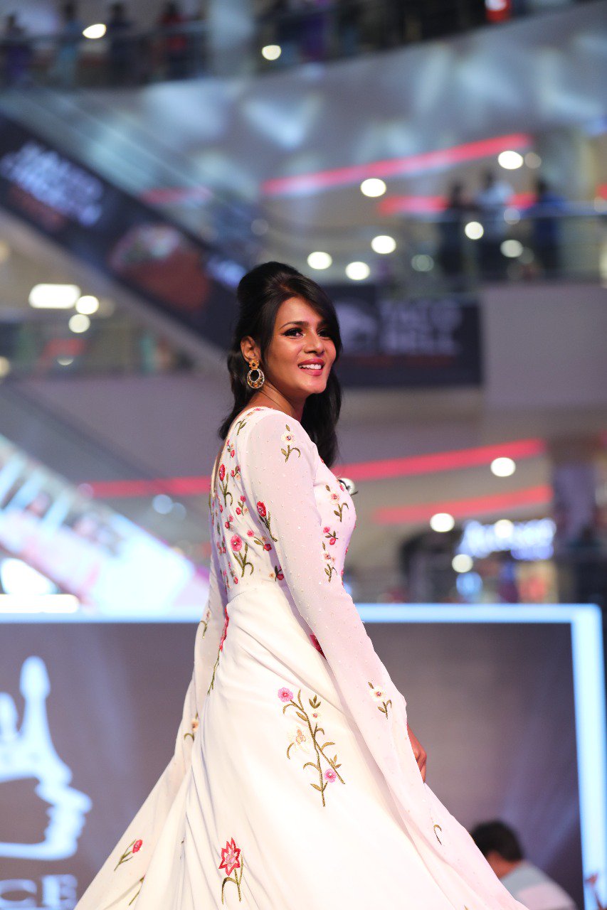 Meera Mitun Sizzling Photos.