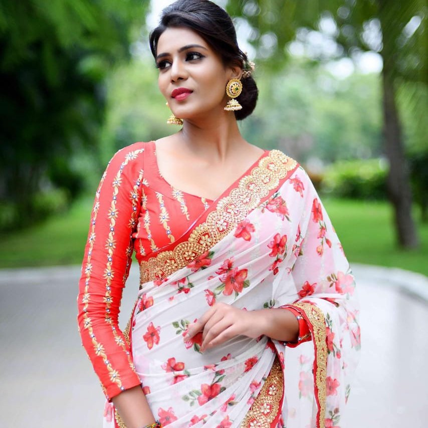 Meera Mitun Sizzling Photos.