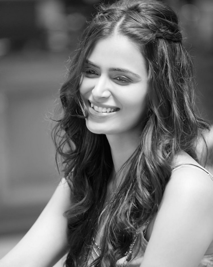 New Photoshoot Stills Of Meenakshi Dixit
