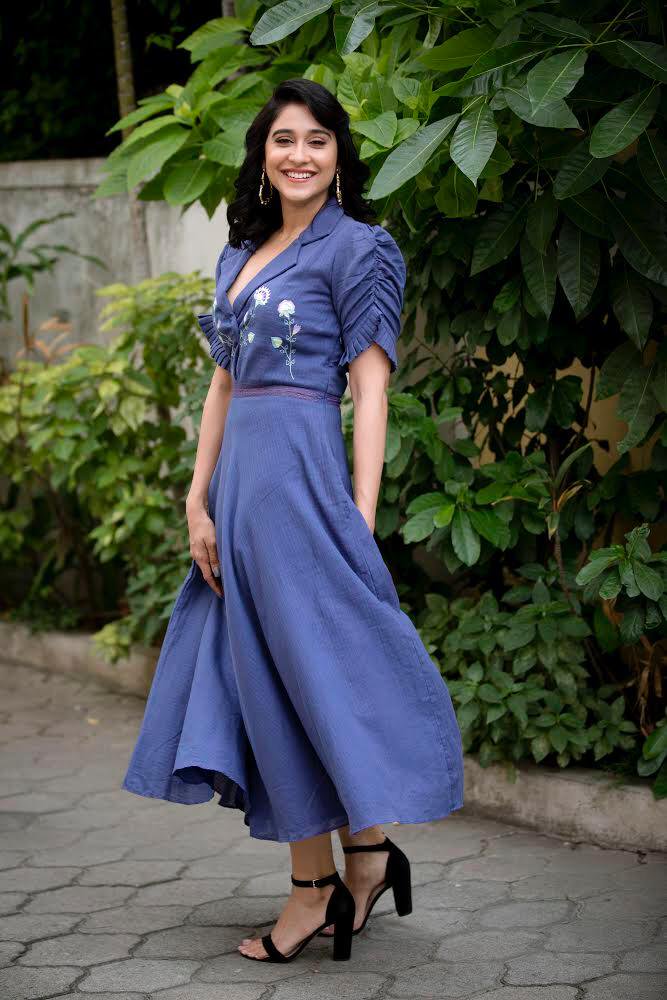 Regina Cassandra Stunning Photos.