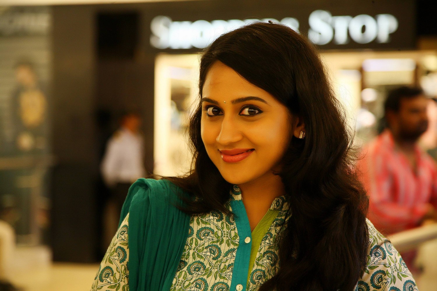 Actress Mia George Stills from Indru Netru Naalai Tamil Movie 