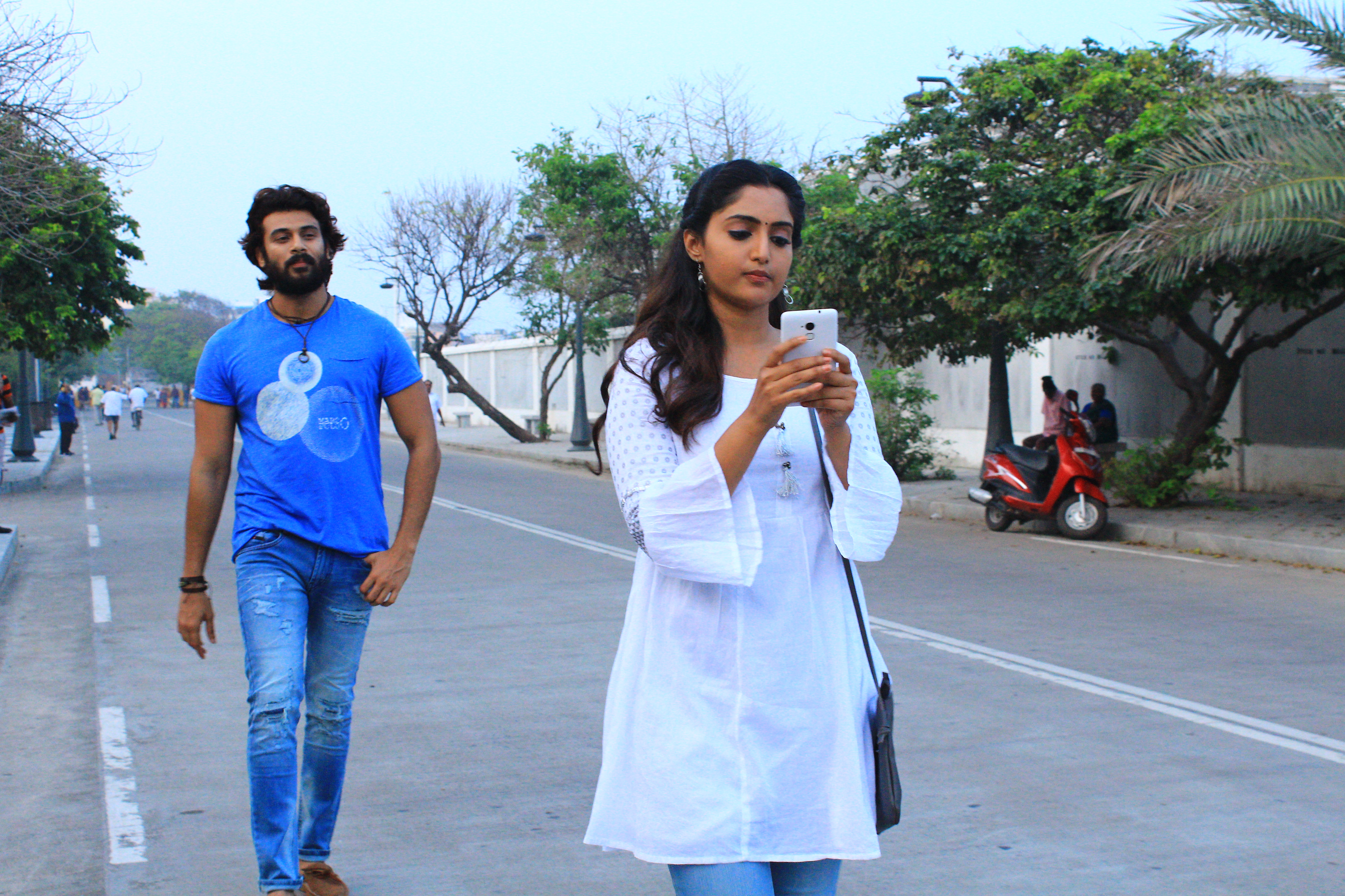 Mazaiyil Nanaigiren Latest Stills.