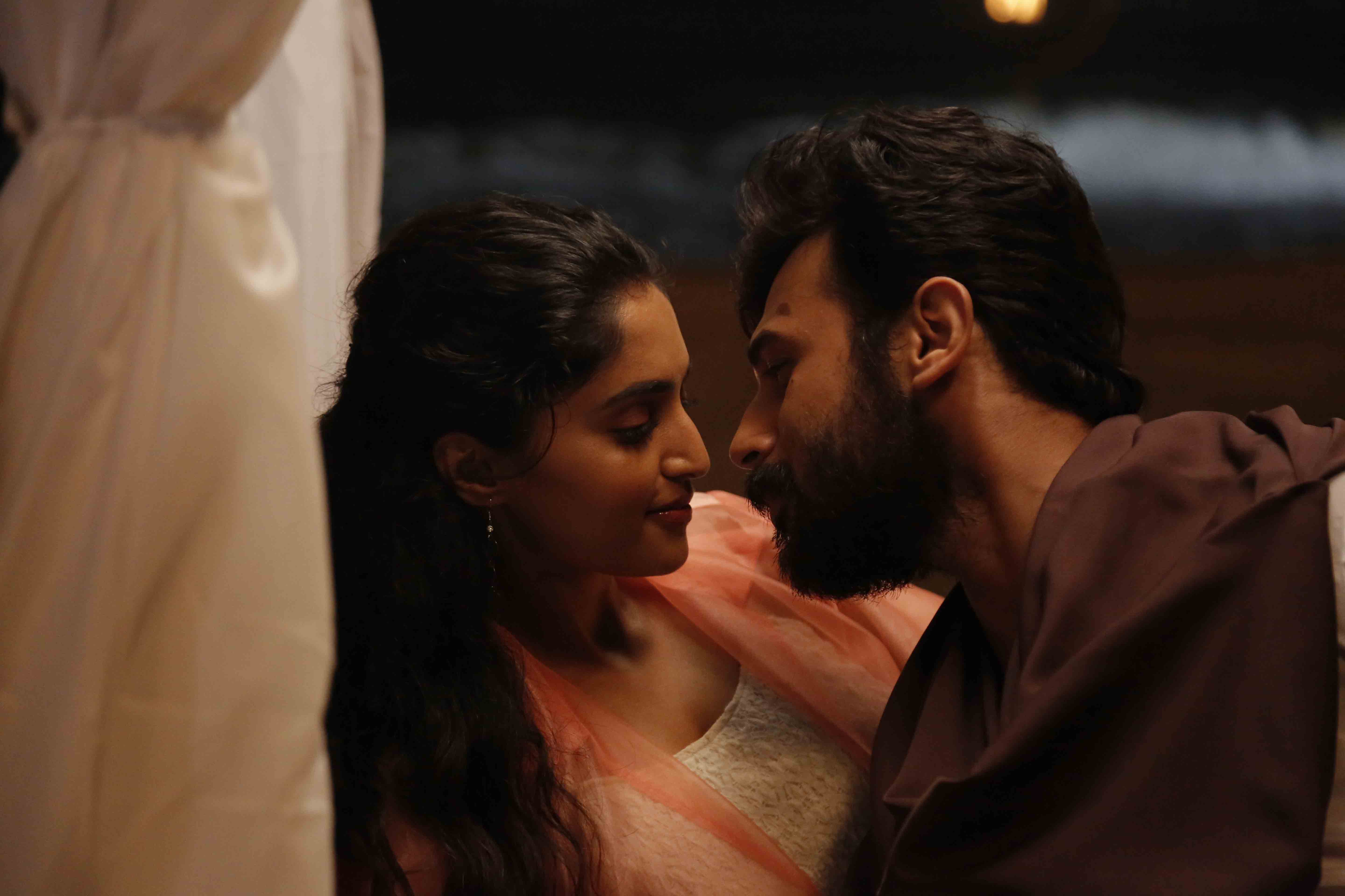 Mazaiyil Nanaigiren Latest Stills.