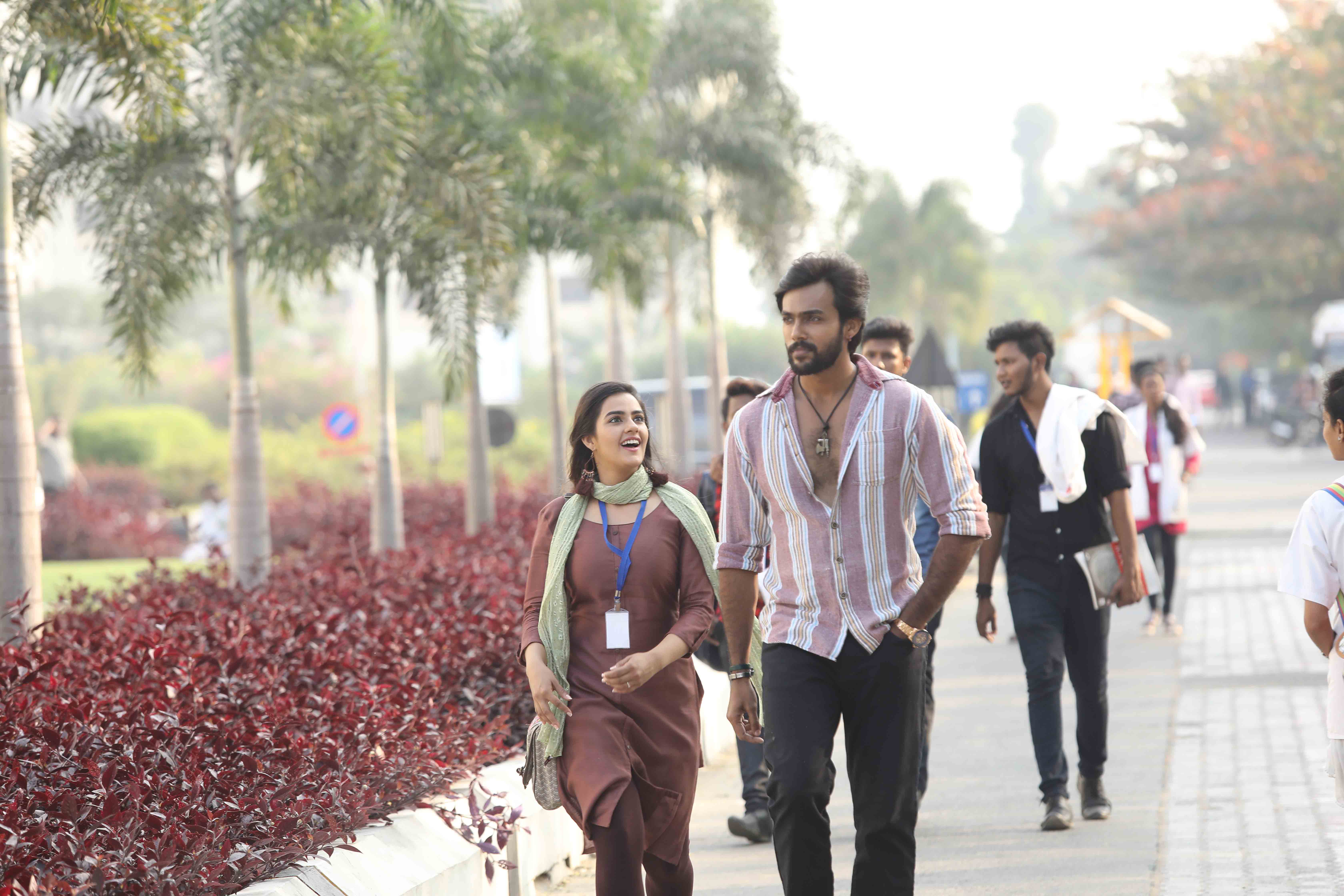 Market Raja MBBS Photos.