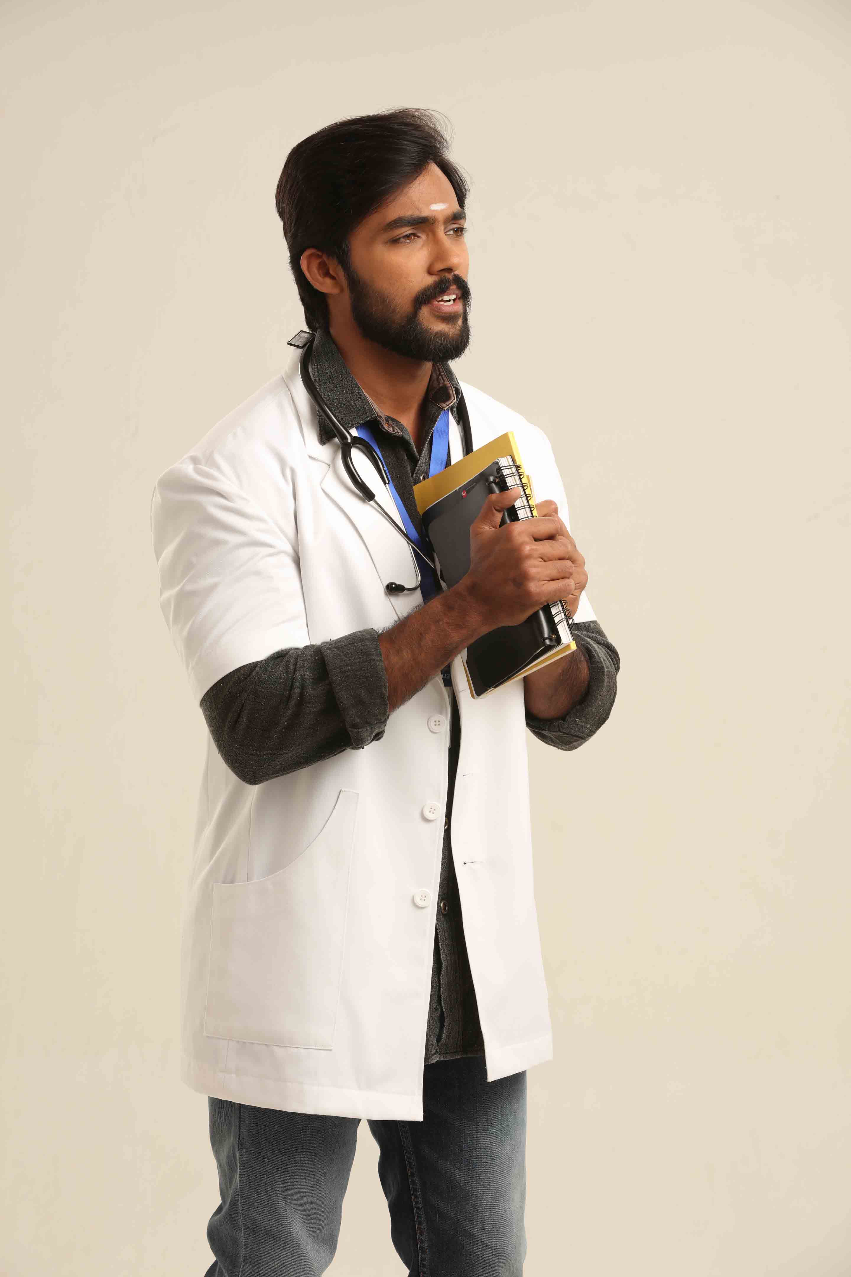 Market Raja MBBS Photos.