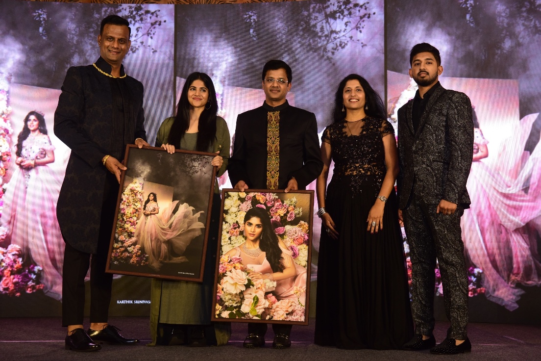 Latest photos of Celebrity photographs.