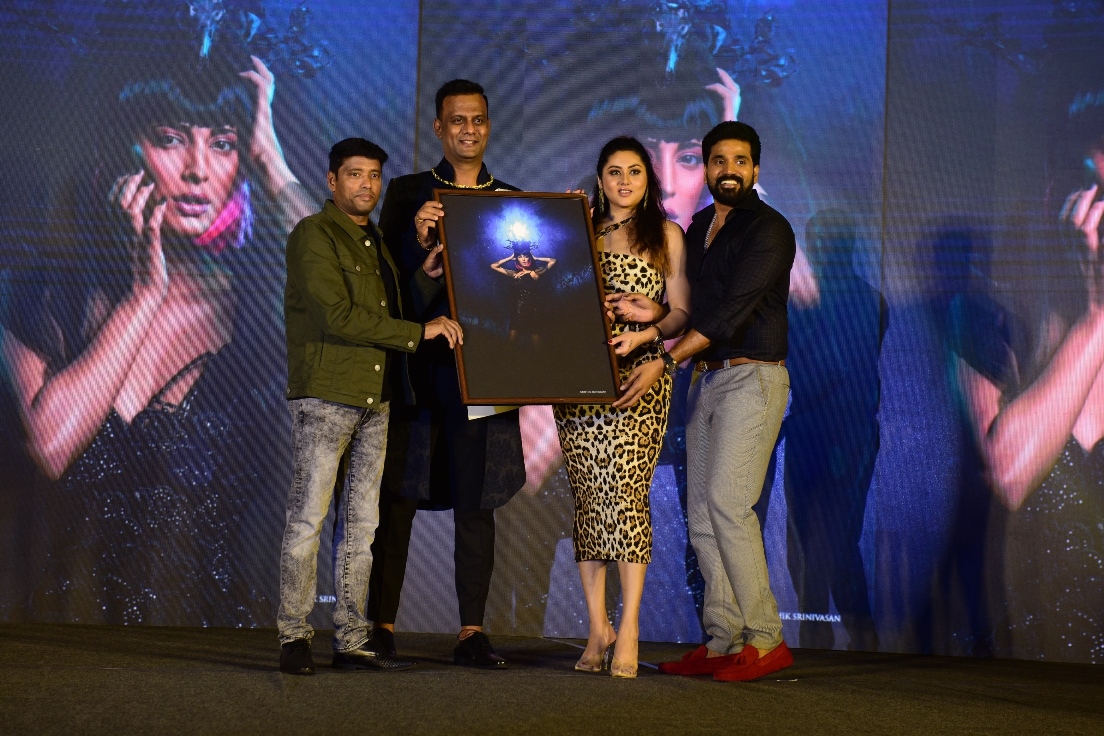 Latest photos of Celebrity photographs.