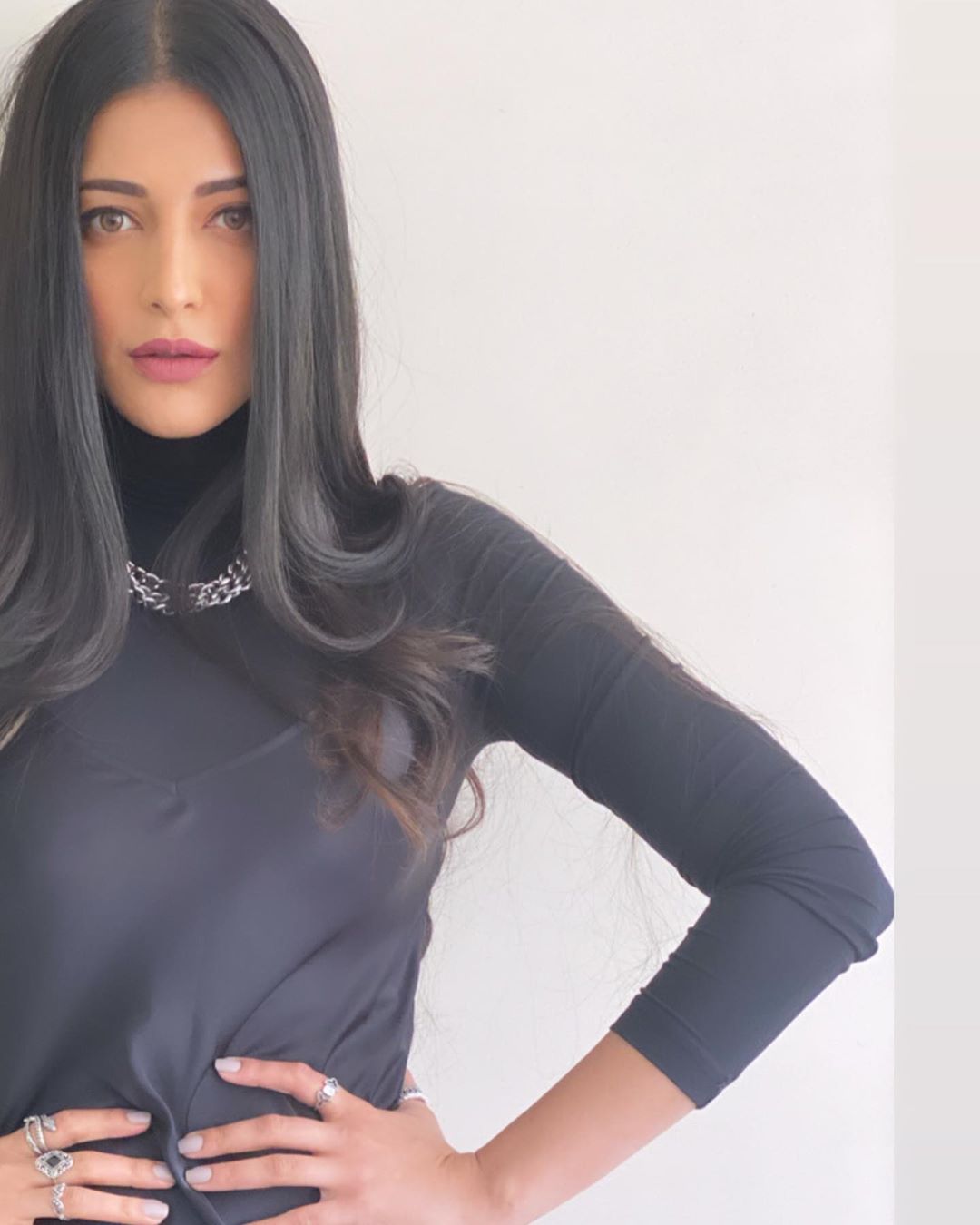 Shruti Haasan Eye Popping Images.