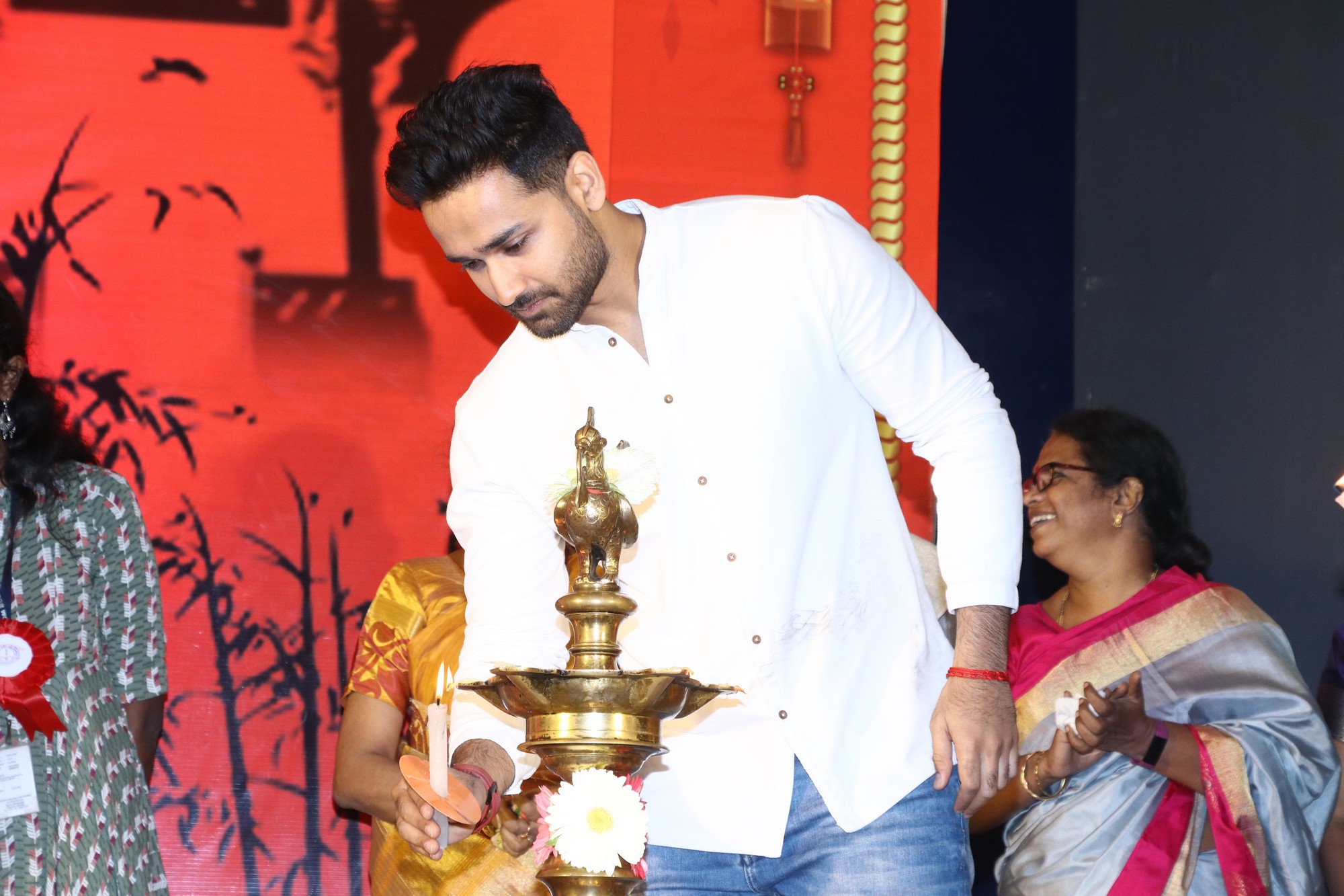 Vaanam kottatum team Latest Images.