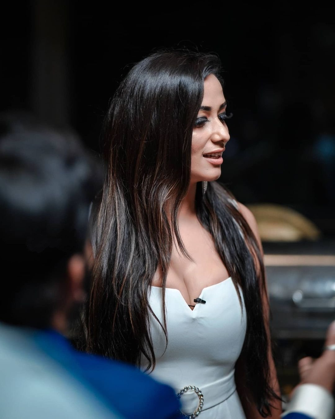 Sanjana Singh Gorgeous Pics.