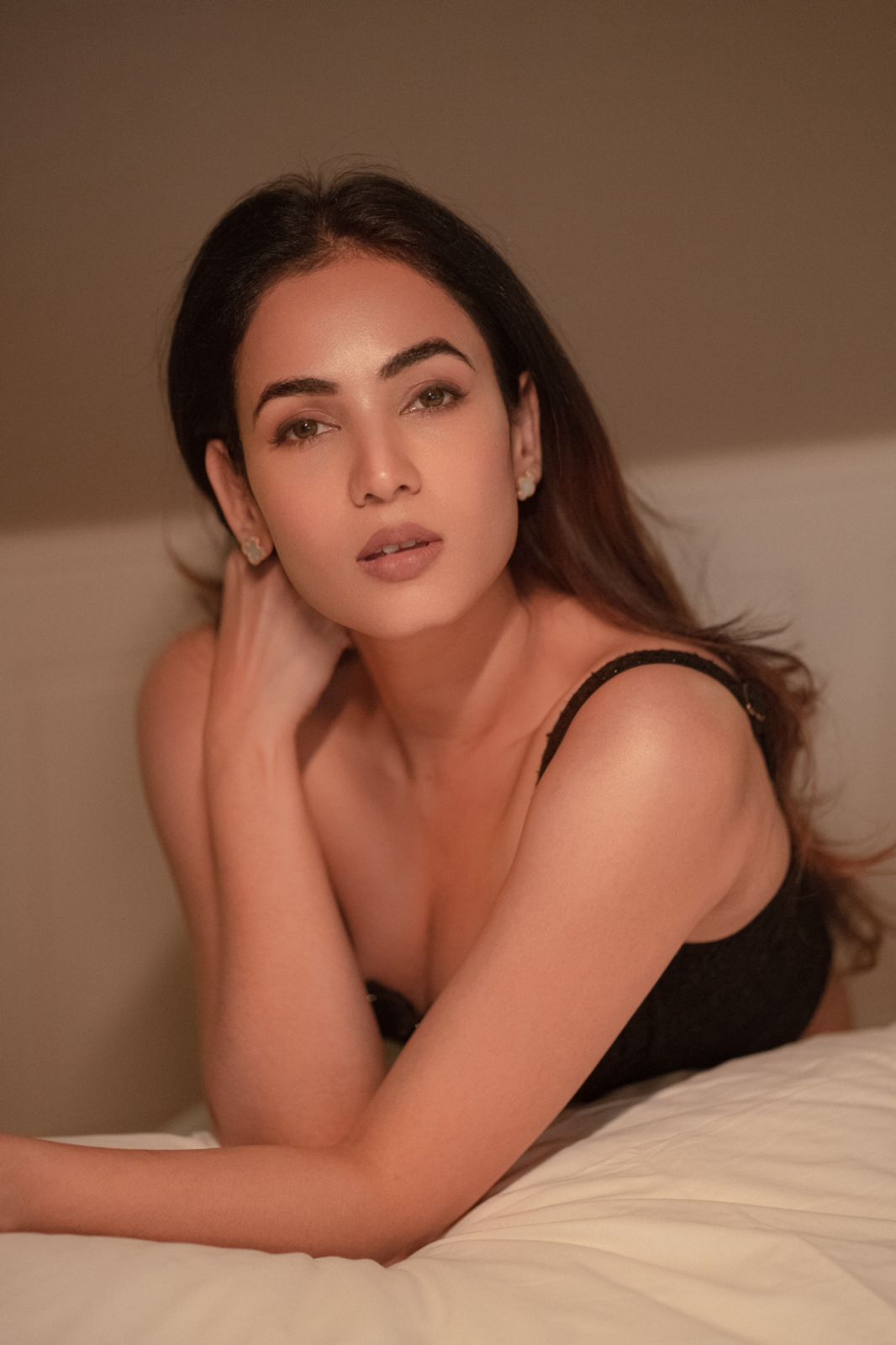 Sizzling Images of Sonal Chauhan.