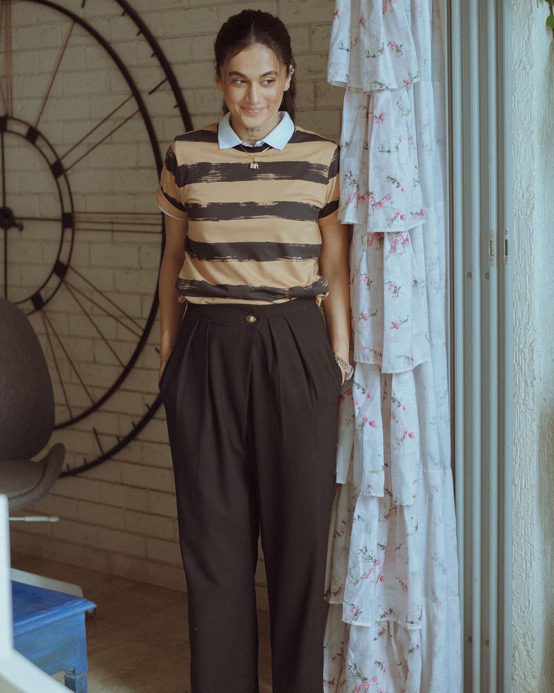 Taapsee Pannu Dazzling Photos.