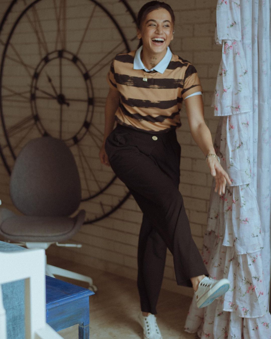 Taapsee Pannu Dazzling Photos.