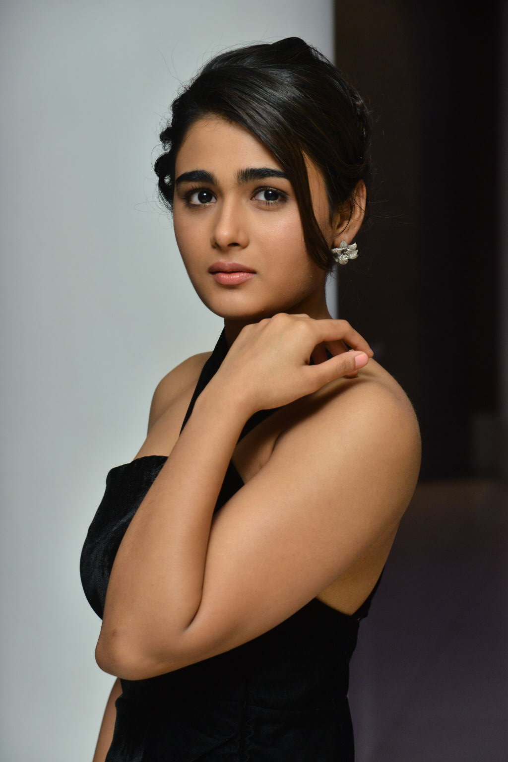 Shalini Pandey Pretty Pics.