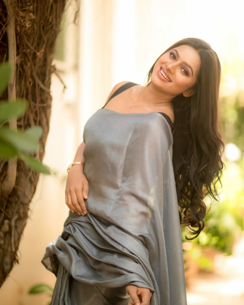 Delna Davis New Images.