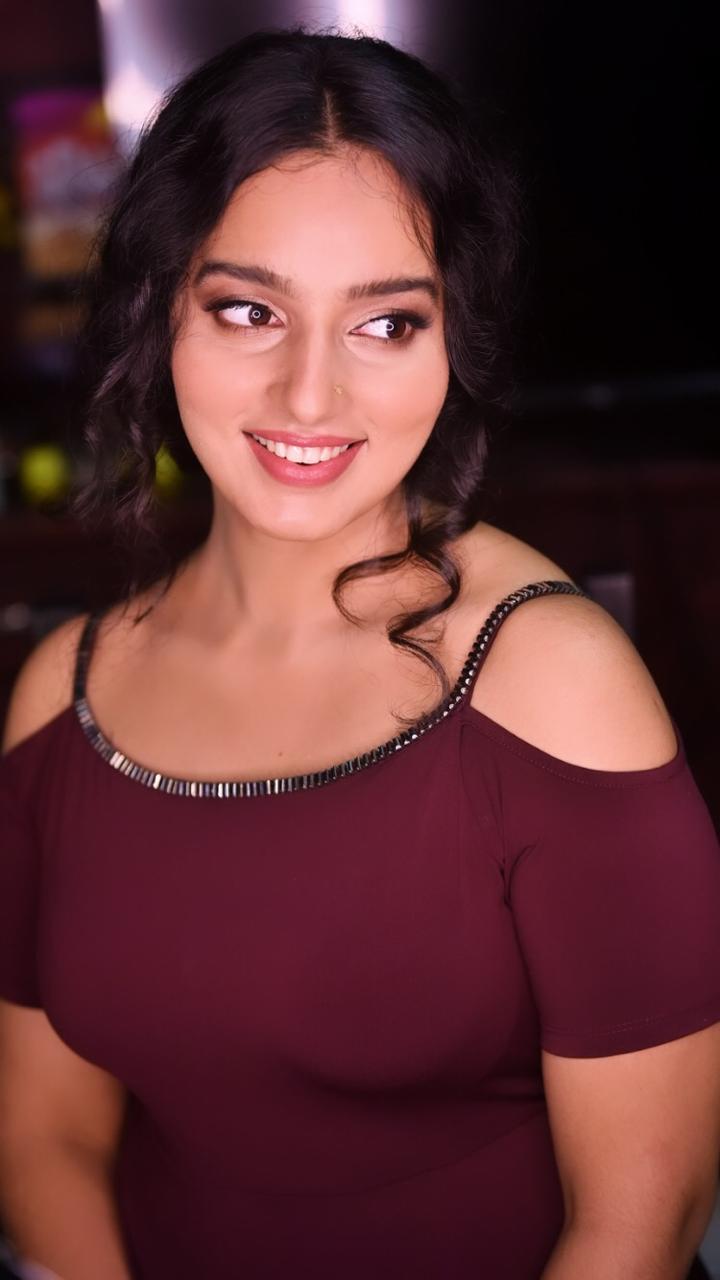 Malavika Menon Beautiful Images.