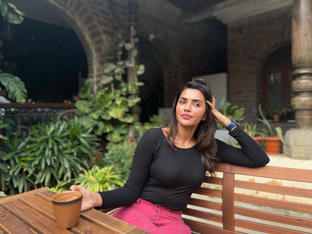 Akshara Gowda Stunning Pics.