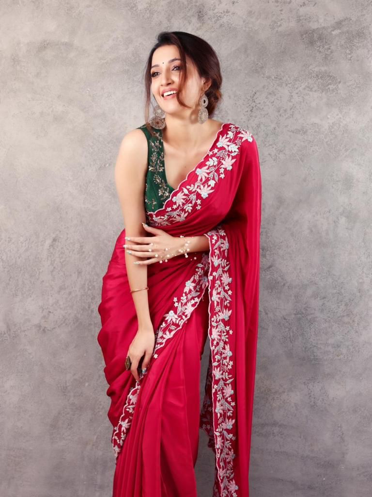 Latest Stills of Neha Shetty in Saree.