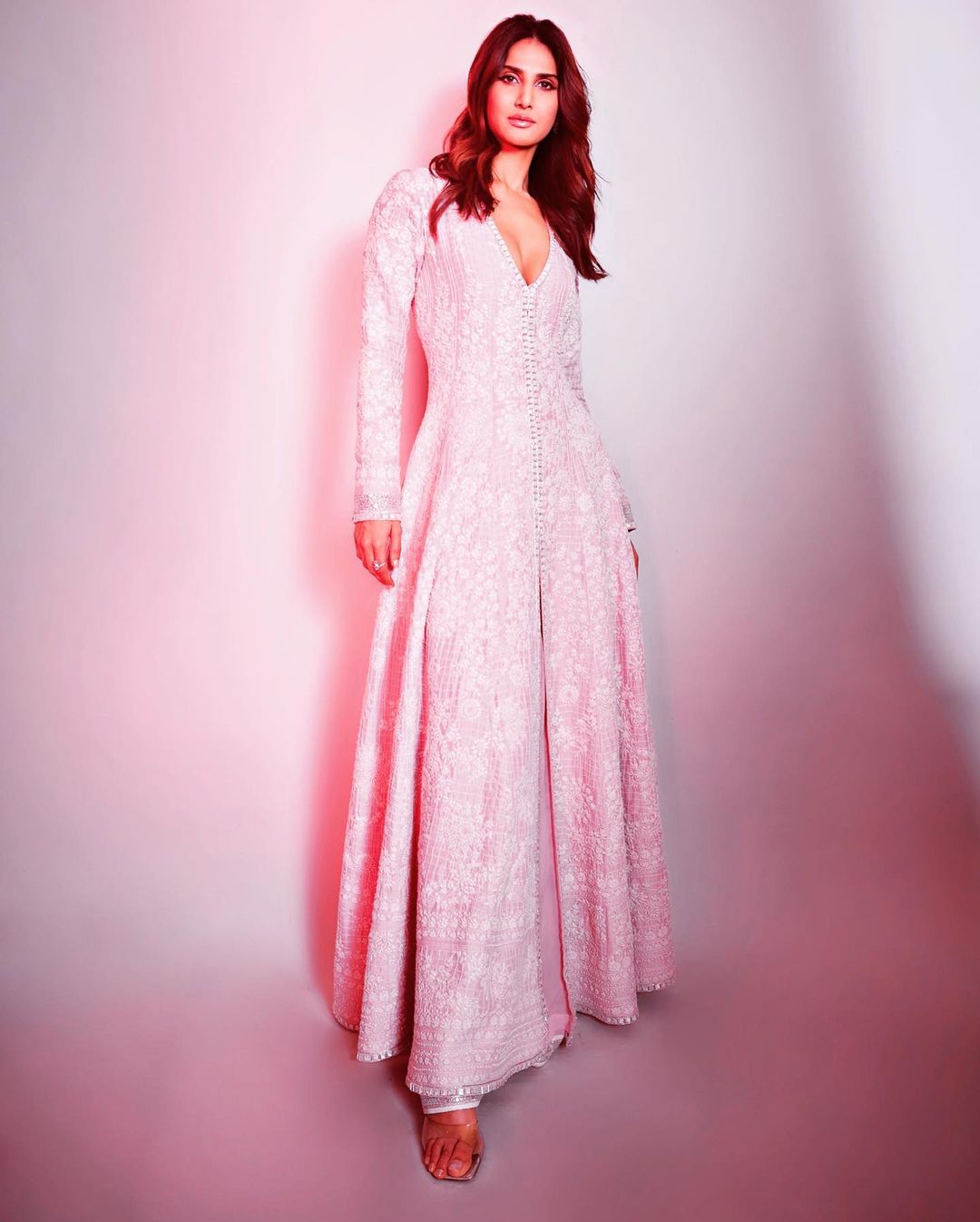 Vaani Kapoor Sizzling Stills.