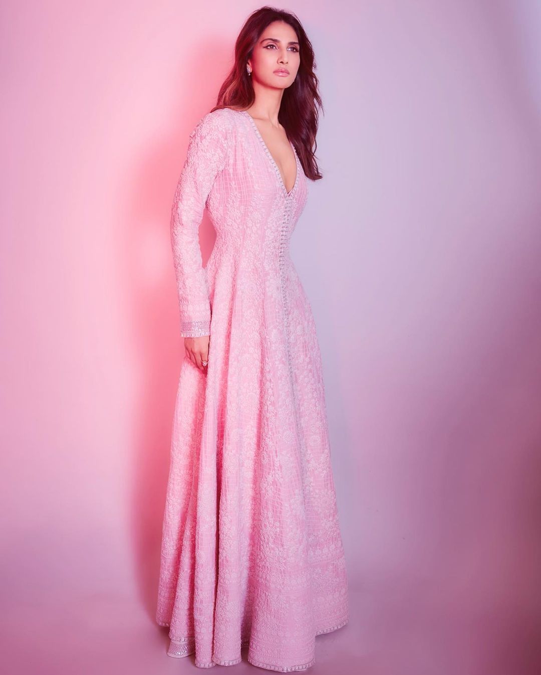 Vaani Kapoor Sizzling Stills.