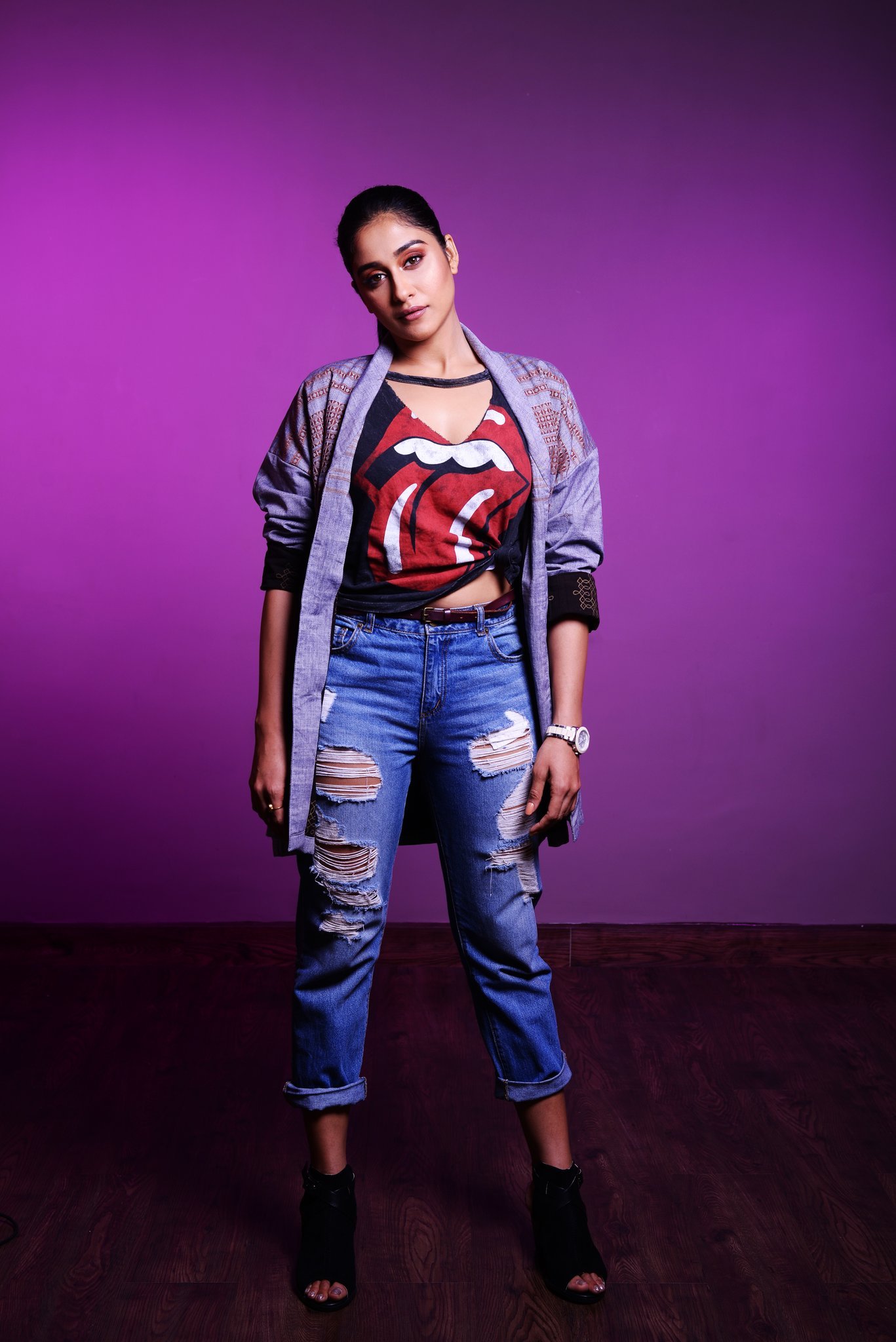 Regina Cassandra Stunning Photos.